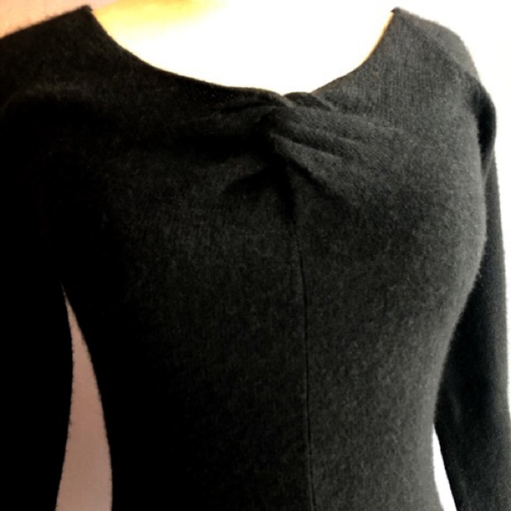 Elie Tahari Cashmere Sweater Black